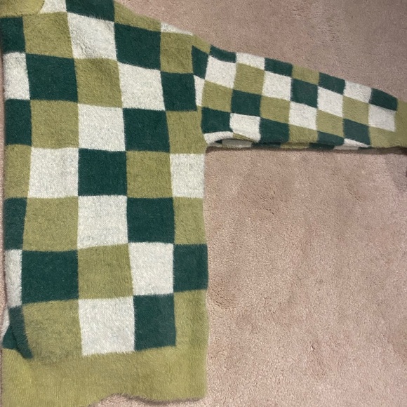 Sweater by Motel,S soft with loose fit. Long sleeves green and cream checkered! - Picture 4 of 11